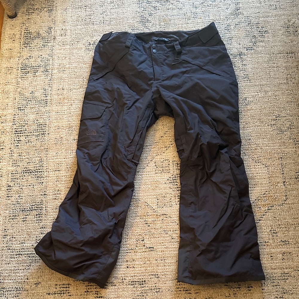 Women’s NorthFace Ski Pants- grey ish color. Great shape XL